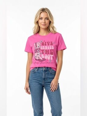 Give cancer the boot breast pink cowgirl boot graphic T-shirt size medium